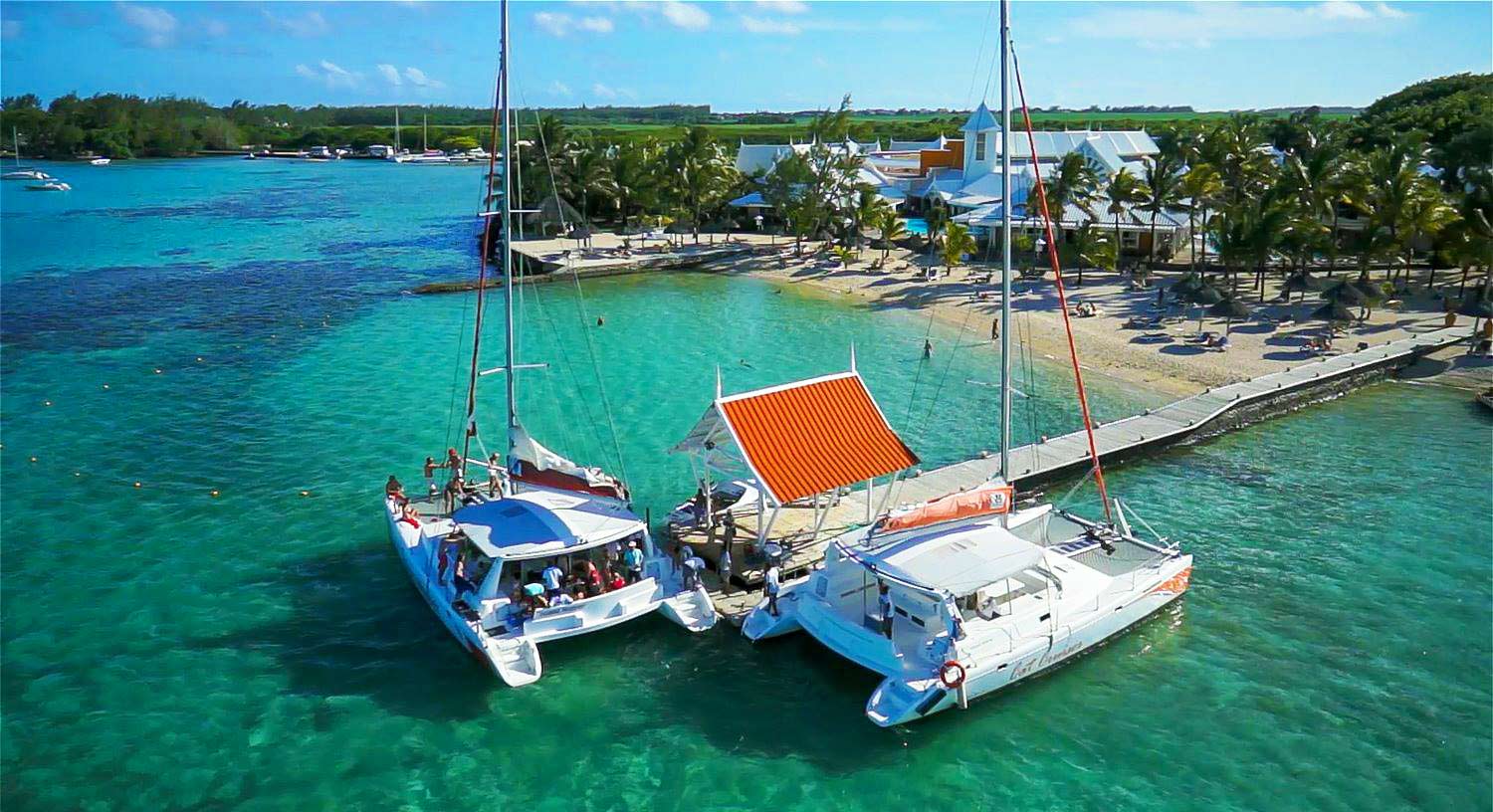 Snorkelling at Blue Bay Marine Park